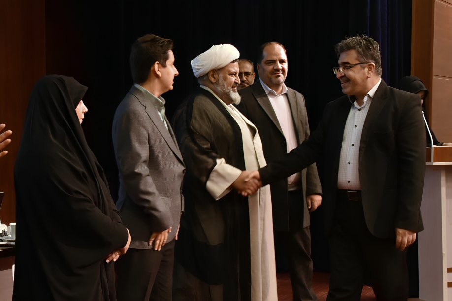 تقدیر از پژوهشگران برتر دانشگاه در روز پژوهش